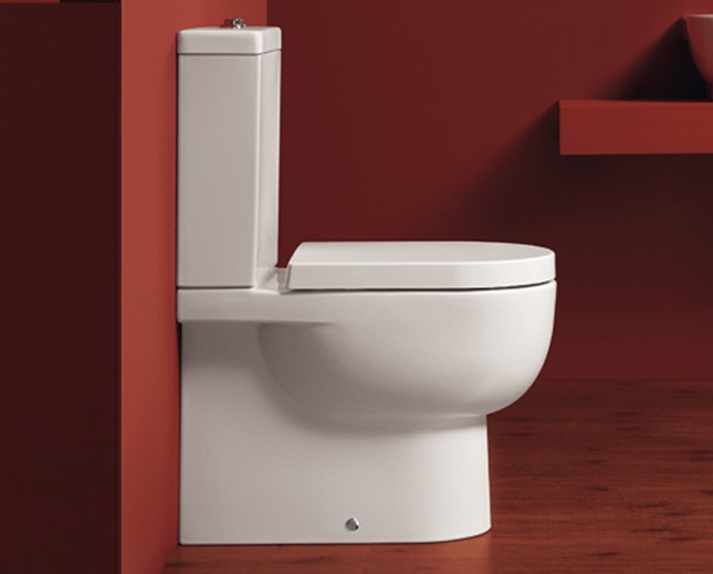 Design Keramik WC-Becken mit aufgesetztem Spülkasten Bari